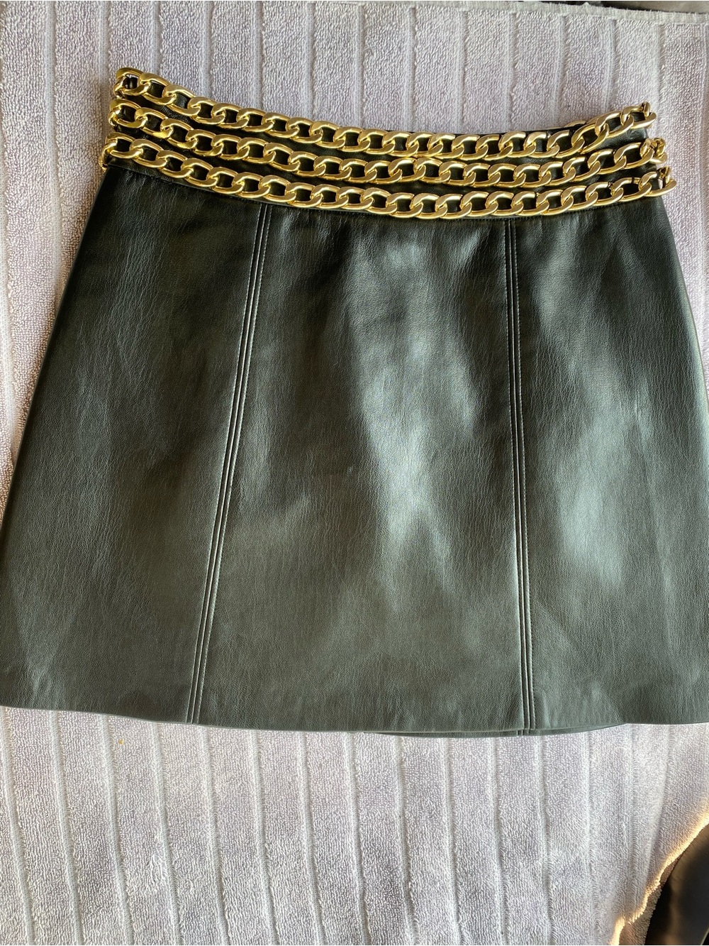 Alice + Olivia Rizo Vegan Leather Chain Waist Mini Skirt - Size 0 (EUC)